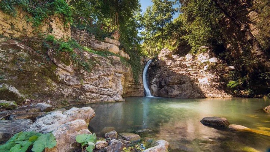 Una delle cascate di San Fele nel bosco