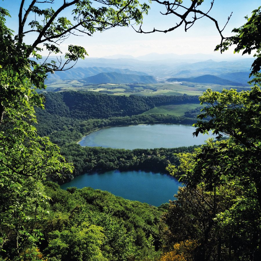 I laghi di Monticchio visti dall'alto, dove vive la falena Bramea