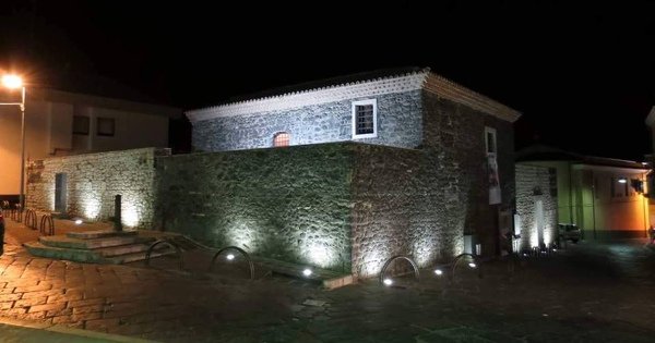 Il Museo del Brigantaggio di Rionero in Vulture, nell'ex carcere borbonico, illuminato di sera